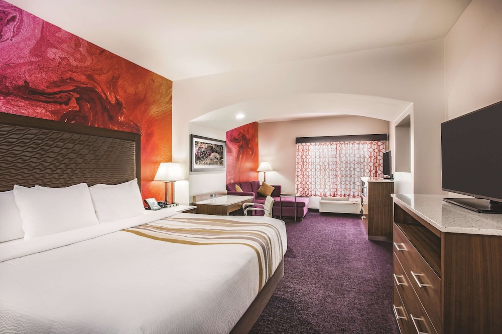 Deluxe Room, 1 King Bed, Non Smoking (Deluxe Executive Room) - Photo 1