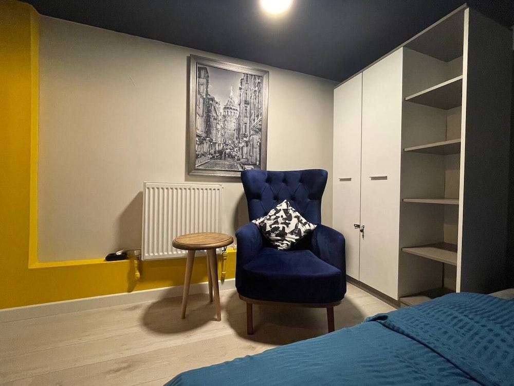 Standard Room, No Windows, Ground Floor photo 2