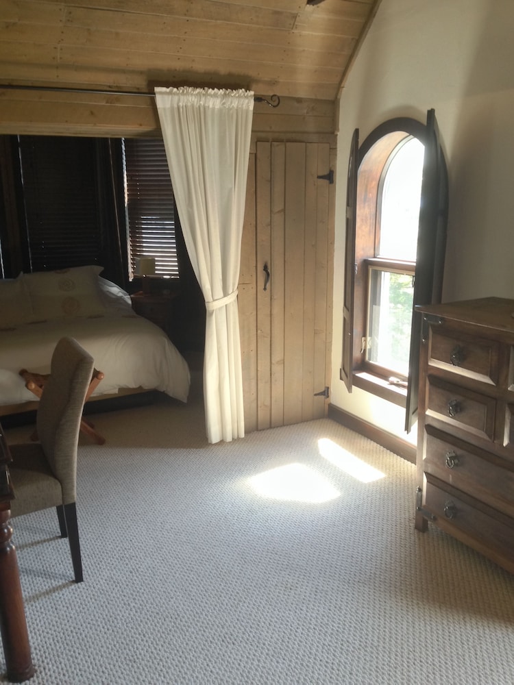 Suite, 1 Queen Bed, Sea View (5) photo 1