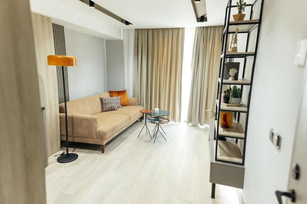 Deluxe Suite, City View