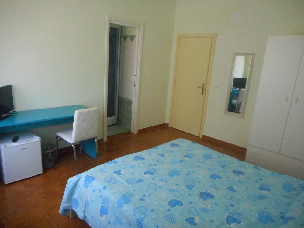 Standard Double Room, 1 Queen Bed photo 2