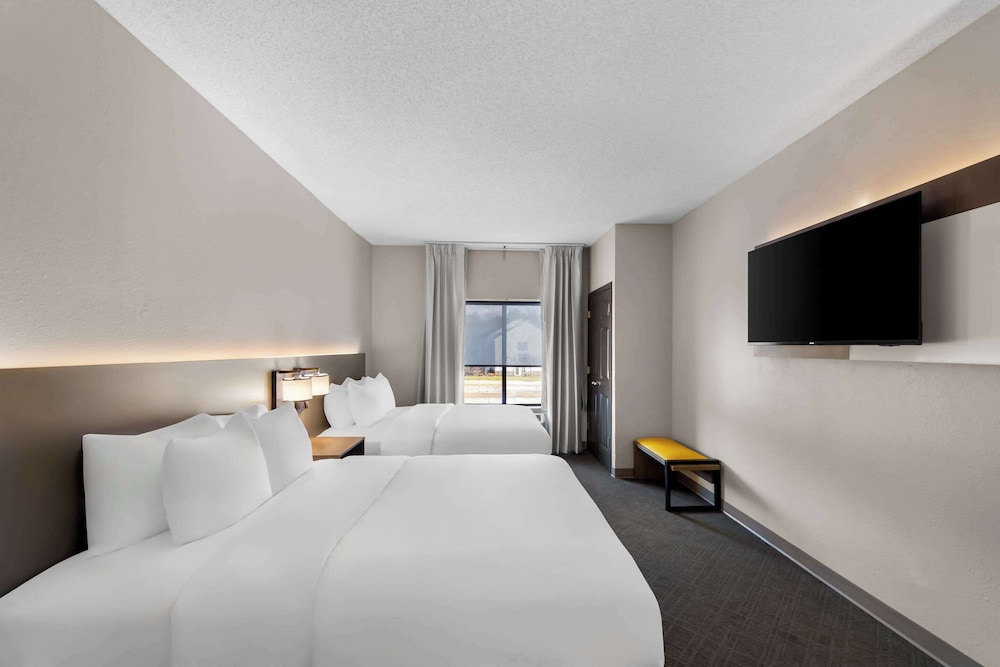 Suite, 2 Queen Beds, Non Smoking (Sofa Bed) - Photo 2