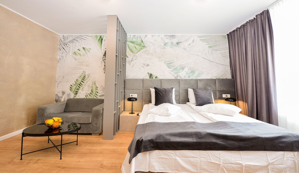 Studio, 1 Bedroom, City View