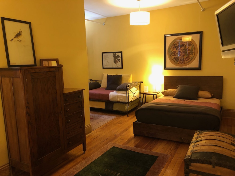 Suite, Ensuite, City View (Room 09) photo 1