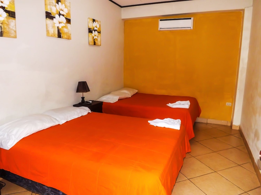 Double Room, 2 Double Beds, Ensuite photo 2