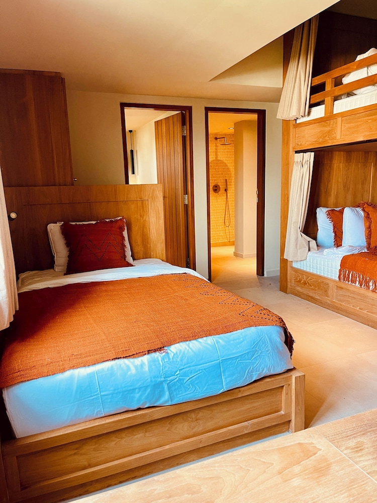 Deluxe Shared Dormitory photo 3