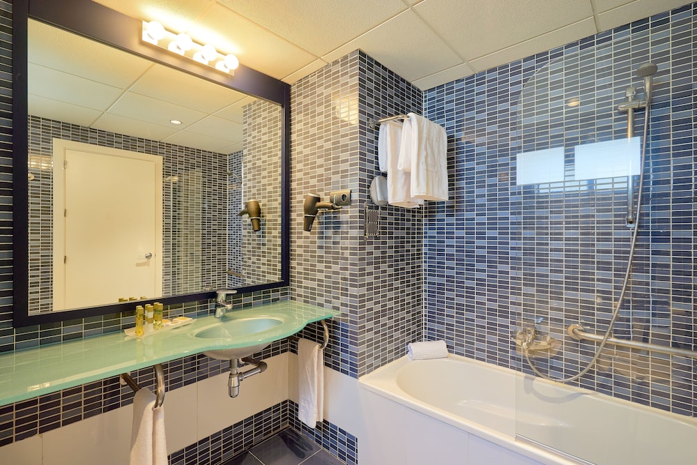 Double or Twin Room - Photo 8