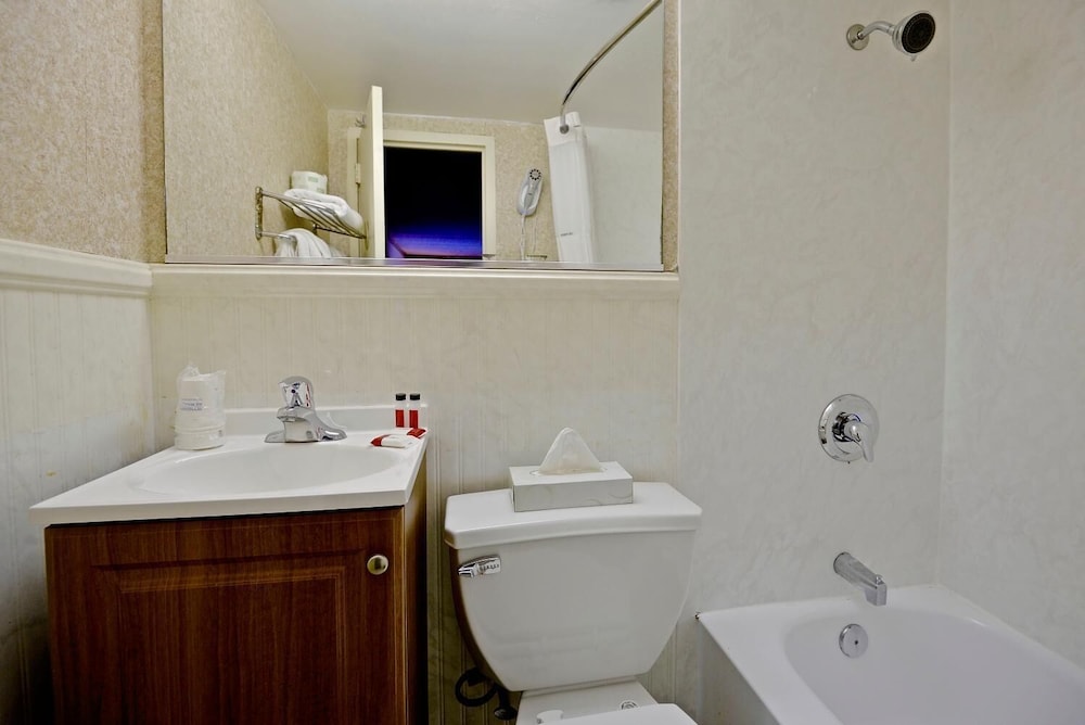 Suite, Multiple Beds - Photo 6