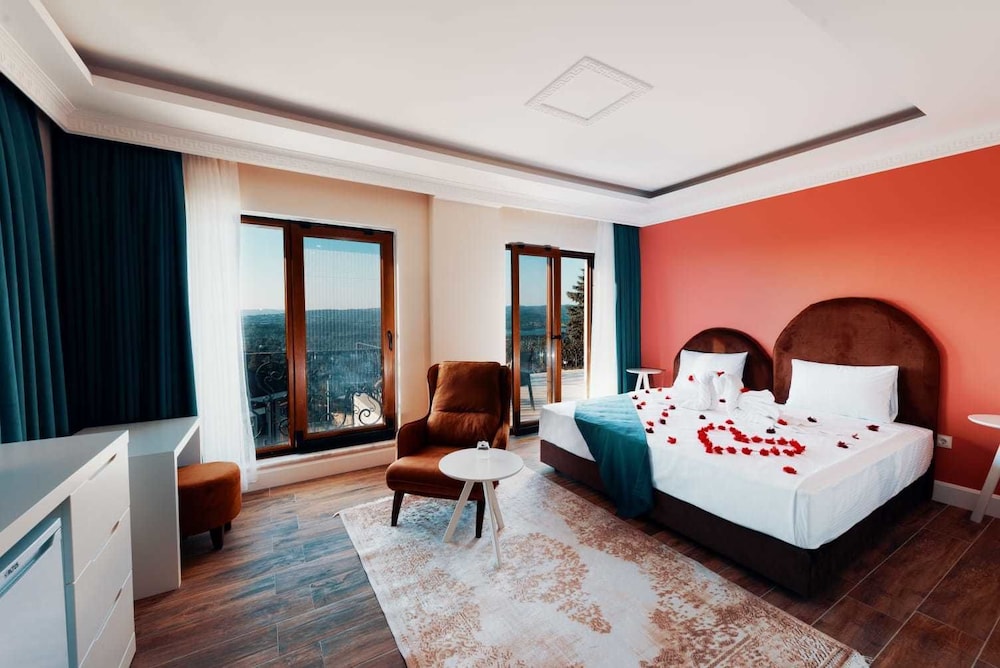 Deluxe Suite, Lake View photo 3
