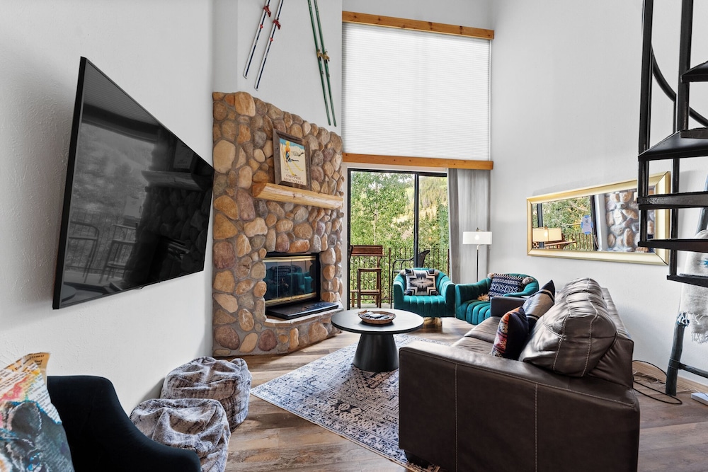 Condo (2 Bedrooms)