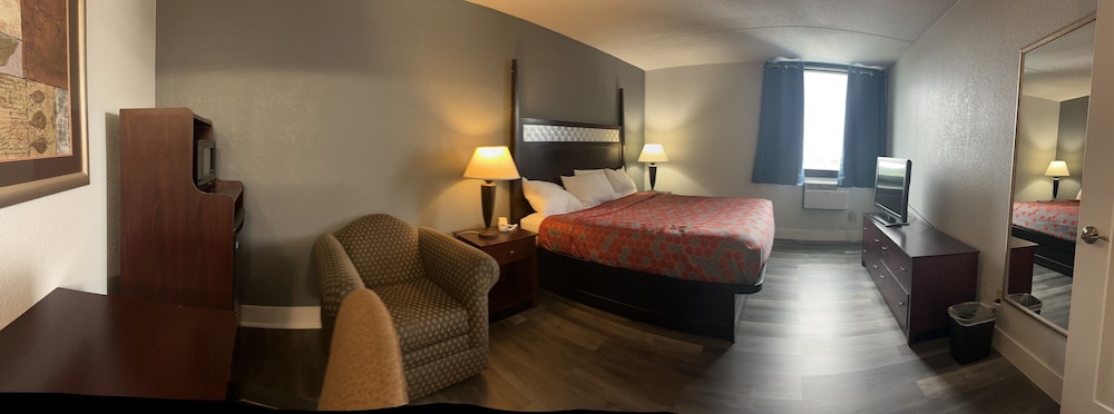 Deluxe Room, 1 Queen Bed, Non Smoking
