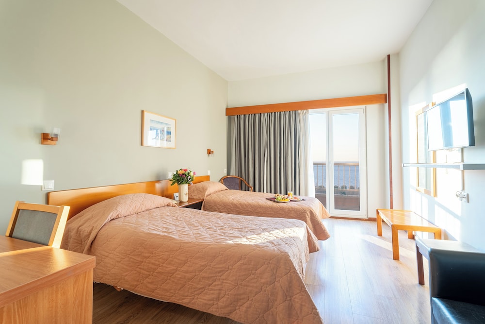 Twin Room, Balcony, Sea View - Photo 2