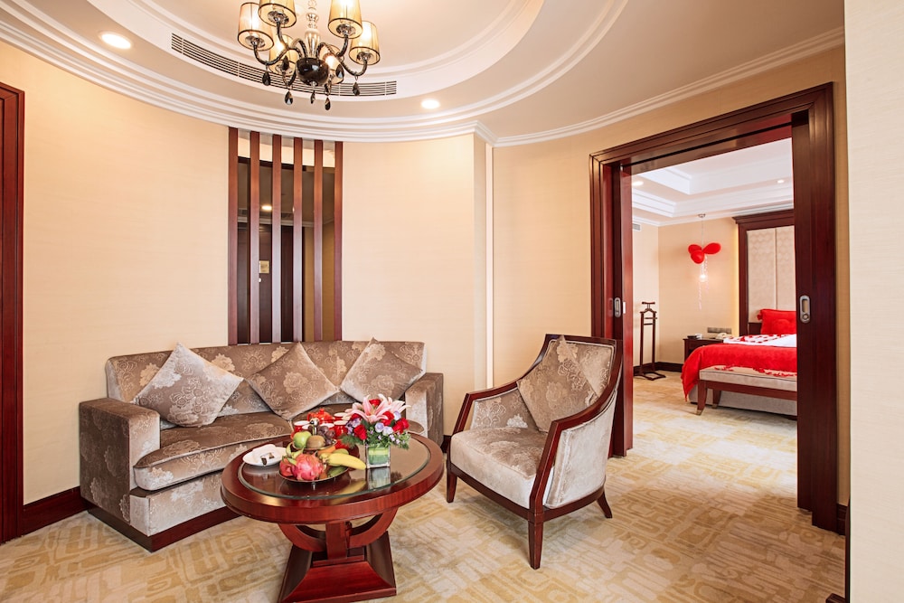 Deluxe Suite - Photo 6