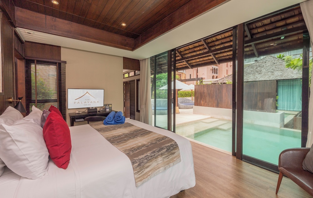 Two Bedroom Pool Suite - Photo 10