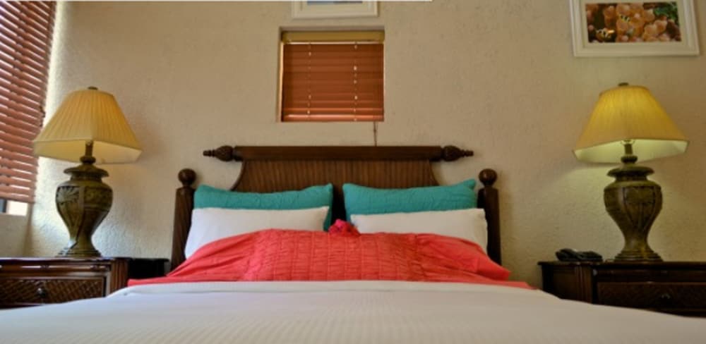 Las Sirenas by Mayan Princess Deluxe One Bedroom Studio
