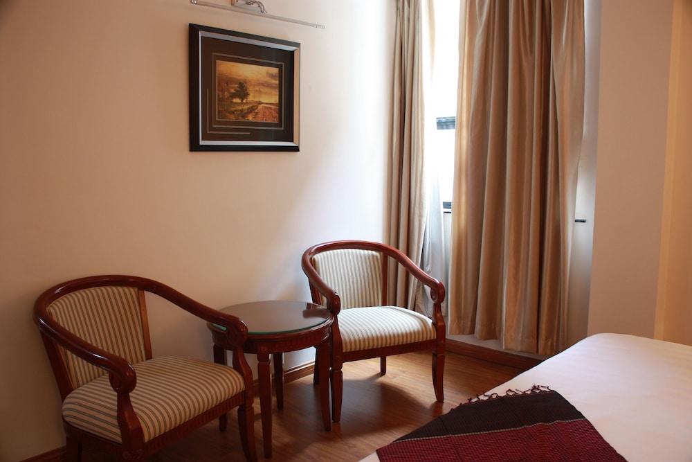 Suite, 1 King Bed photo 2