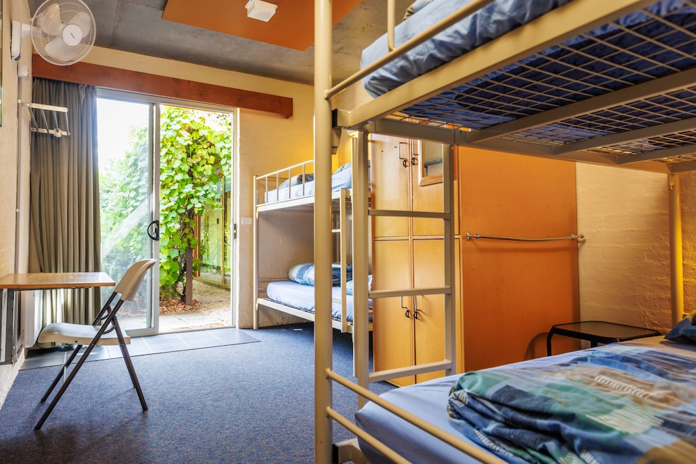 Bed in 4-Bed Mixed Dormitory with Shared Bathroom photo 3