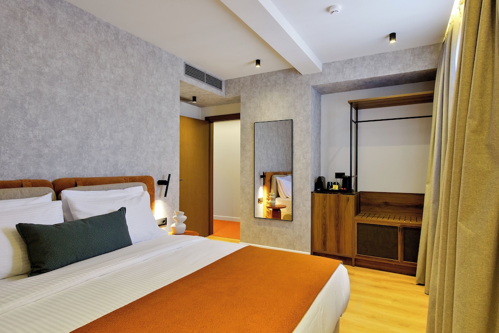 Deluxe Signature Room with City View