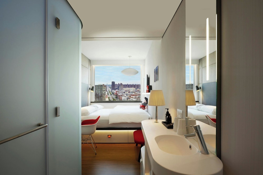 Premium Room, 1 King Bed (View) - Photo 4