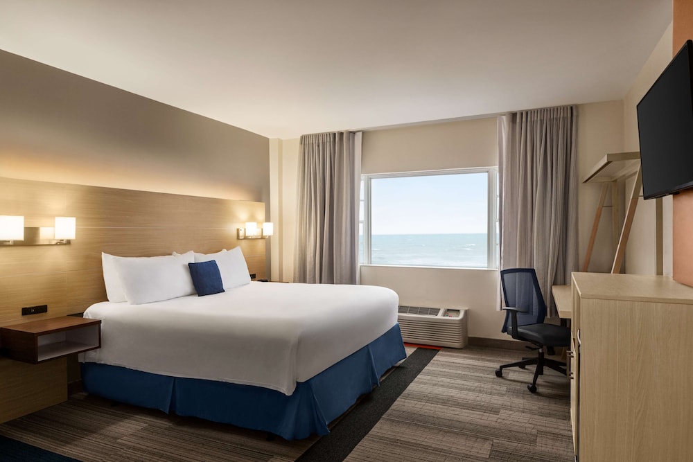 Deluxe Room, 1 King Bed, Ocean View - Photo 2