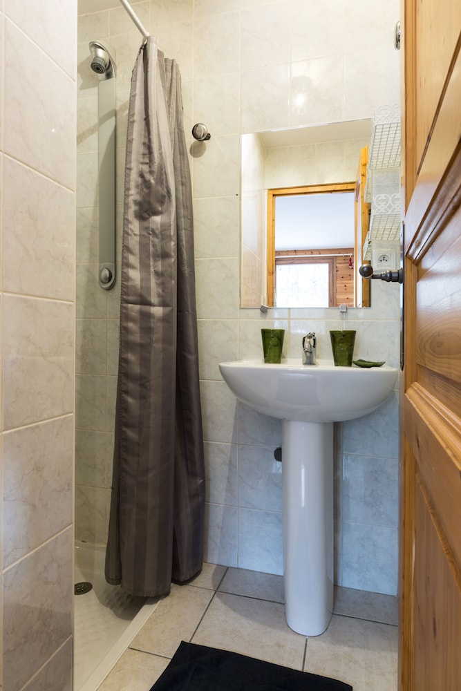 Quadruple Room, Private Bathroom (Epine-Vinette) photo 3