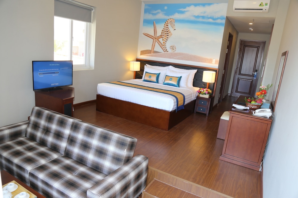 Luxury Double Room, 1 King Bed, Beach View photo 3