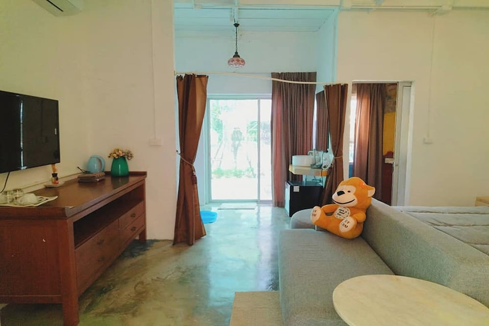 Deluxe Room - Photo 13