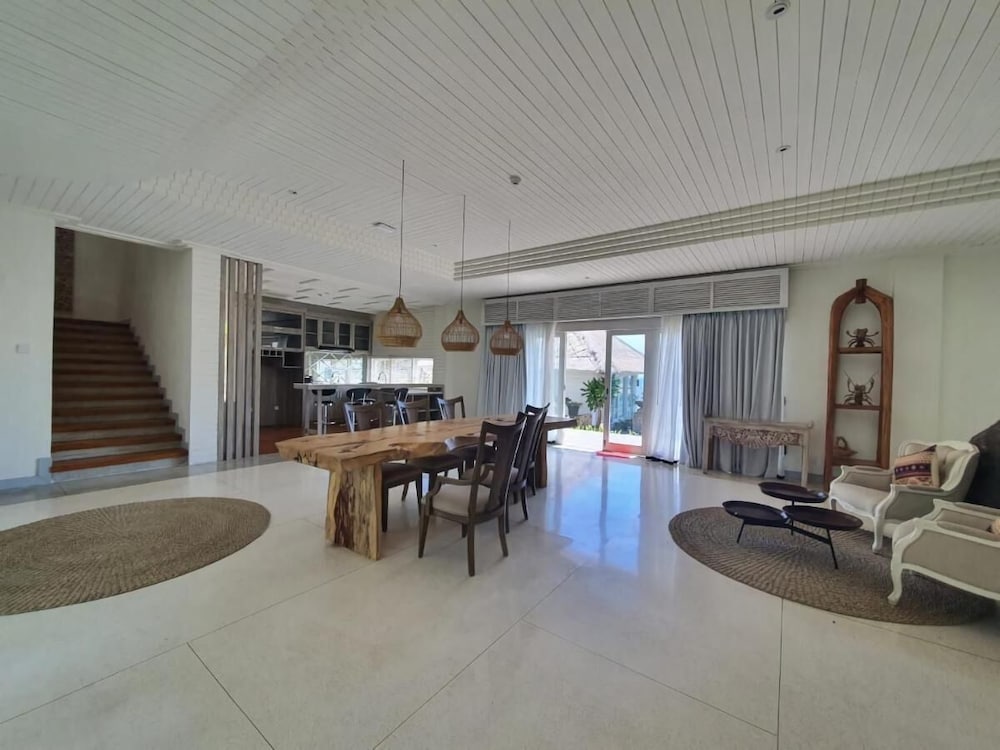 Presidential Villa photo 3