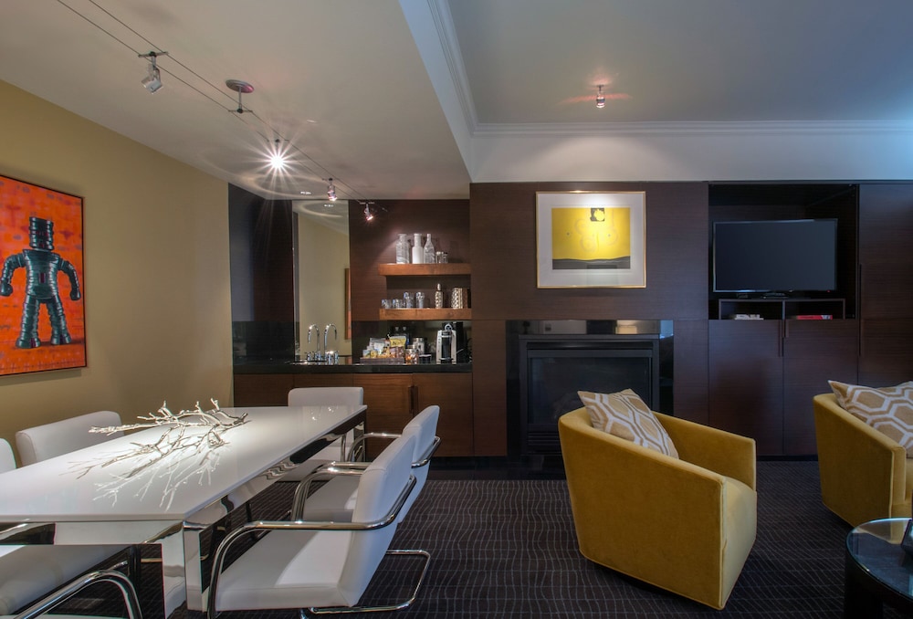 Suite - Photo 8
