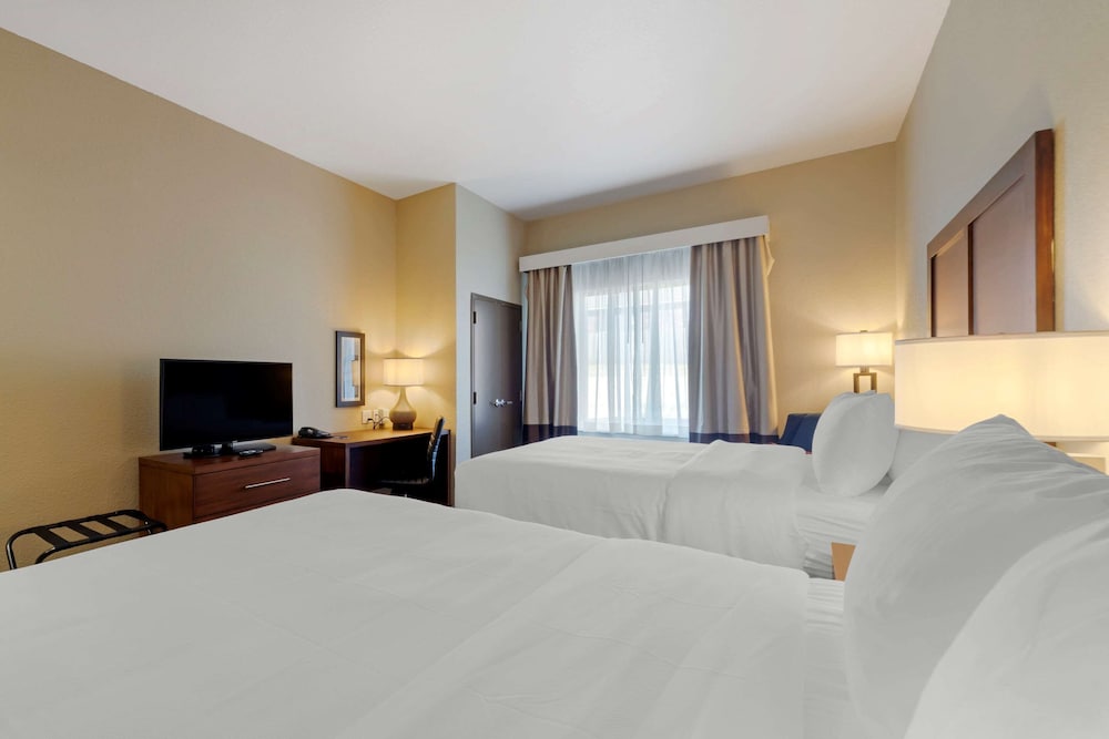 Standard Room, 2 Queen Beds, Non Smoking - Photo 2