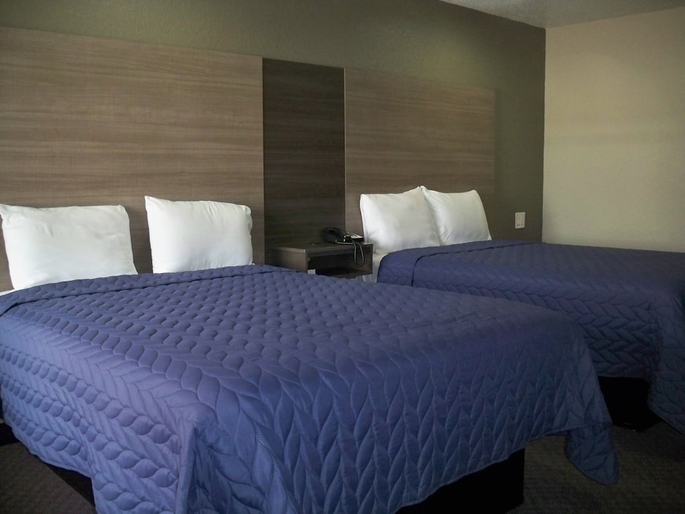 Standard Double Room, 2 Queen Beds photo 2