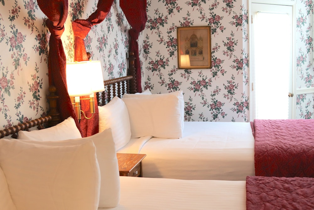 Premium Double Room, Ensuite (VICTORIAN TWO QUEEN ) - Photo 2