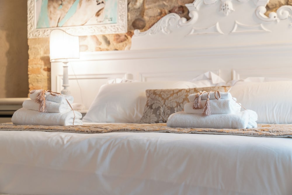 Suite, 1 Queen Bed photo 2