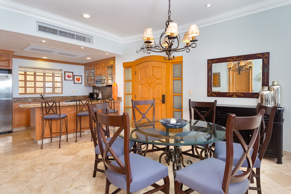 One Bedroom Suite - Photo 4