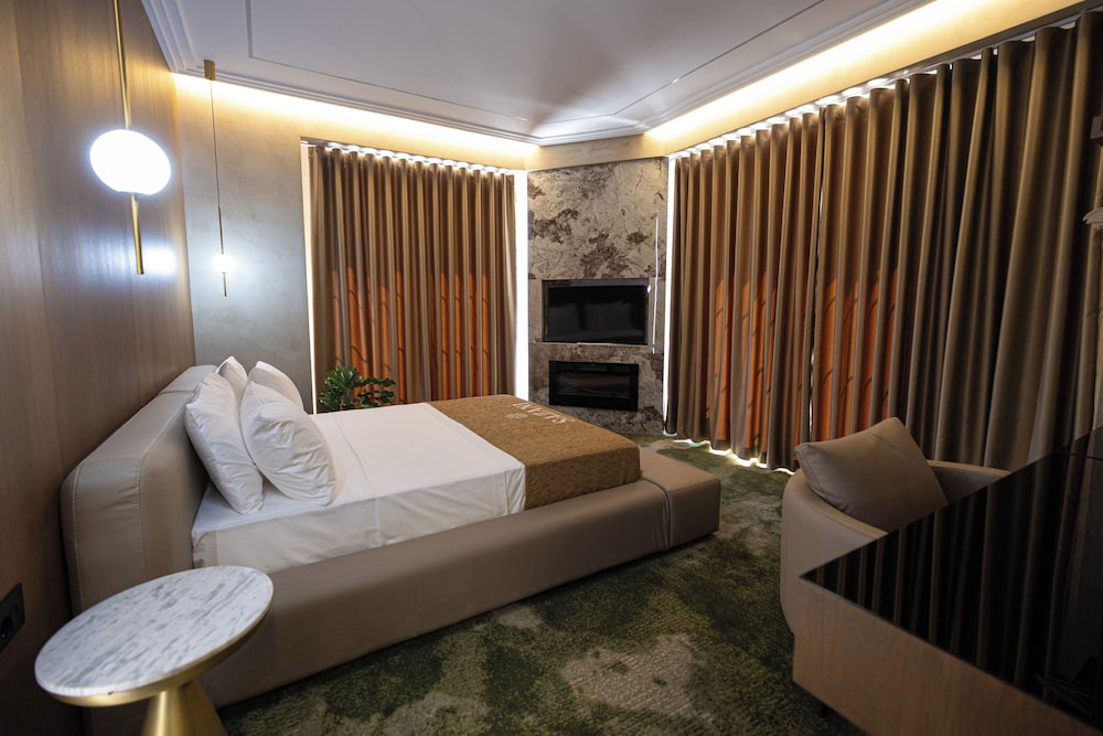 Luxury Suite, City View