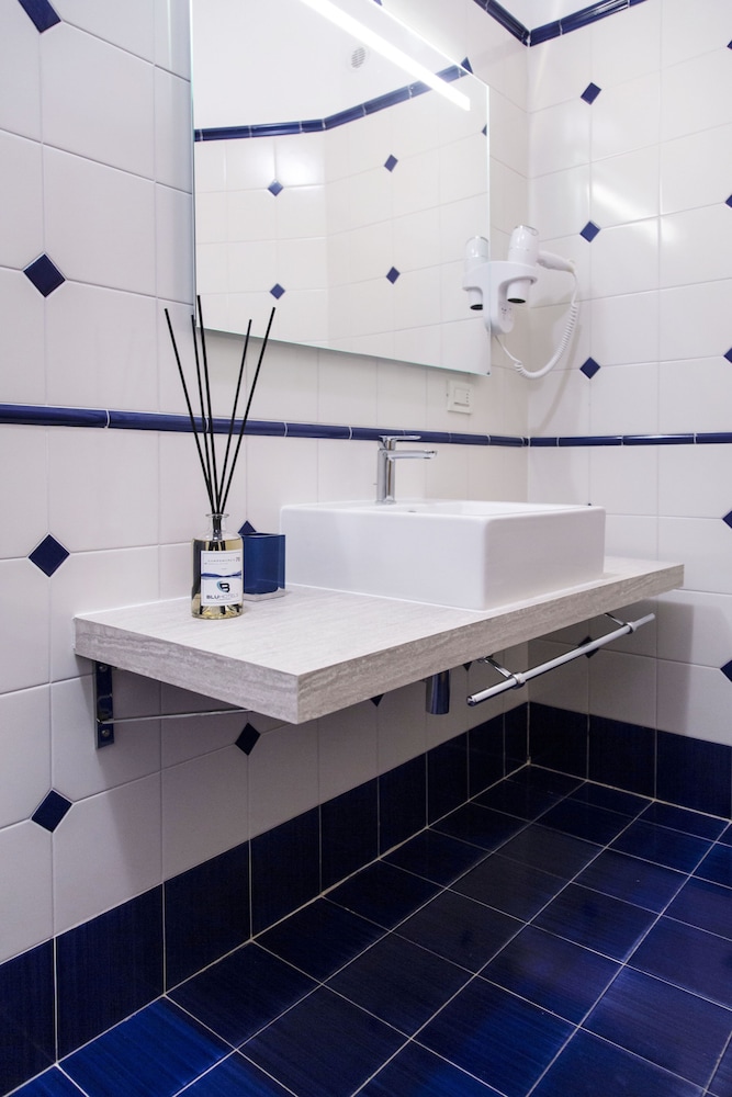 Junior Studio Suite, Sea Facing photo 3