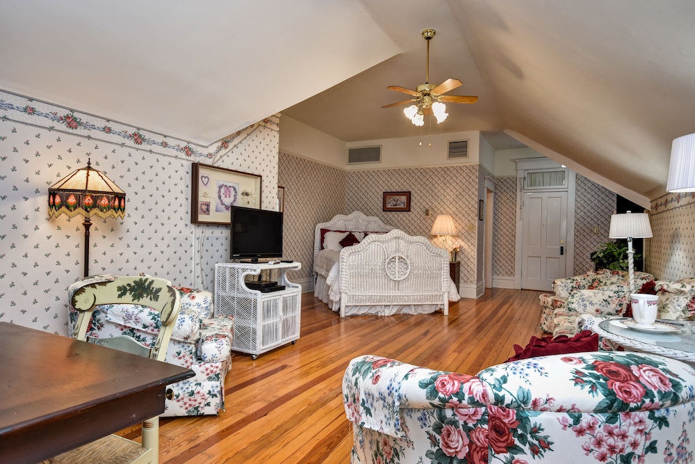 Suite (Rose) photo 3