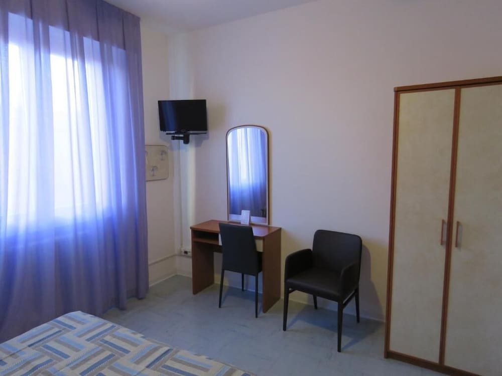 Classic Double or Twin Room - Photo 2