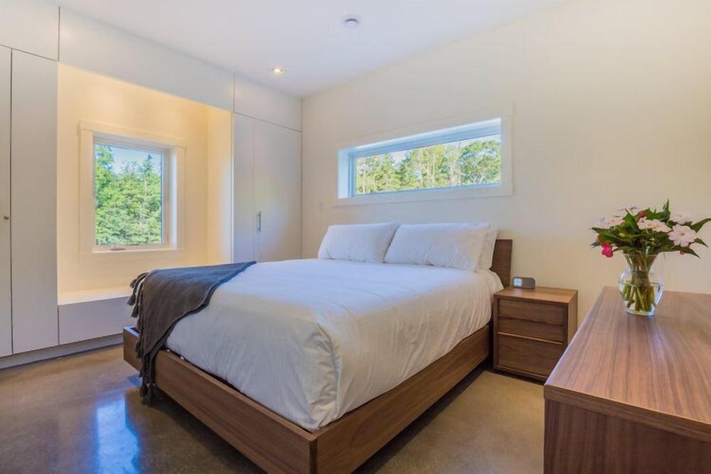 Deluxe Loft, 1 Bedroom, Not Ocean Front photo 1