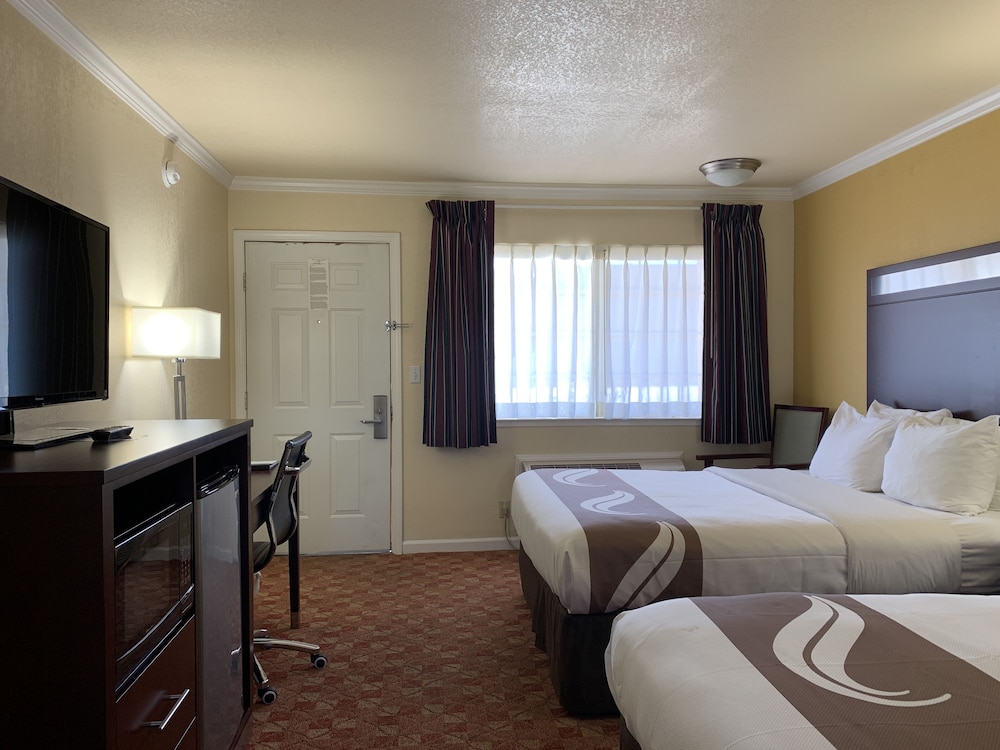 Room, Multiple Beds, Non Smoking - Photo 4