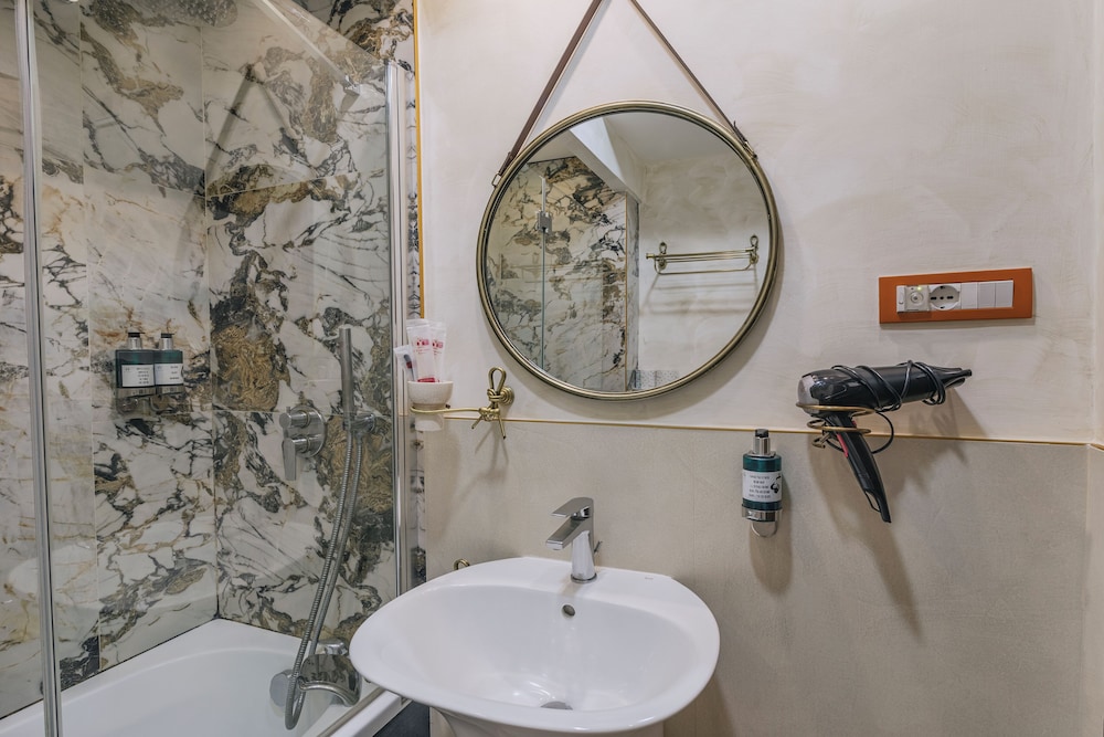 Standard Triple Room - Photo 22
