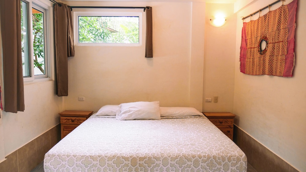 Deluxe Room, 1 King Bed, Balcony photo 1