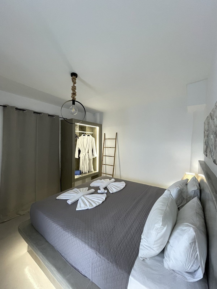 Family Suite, 2 Bedrooms, Hot Tub, Pool View photo 2