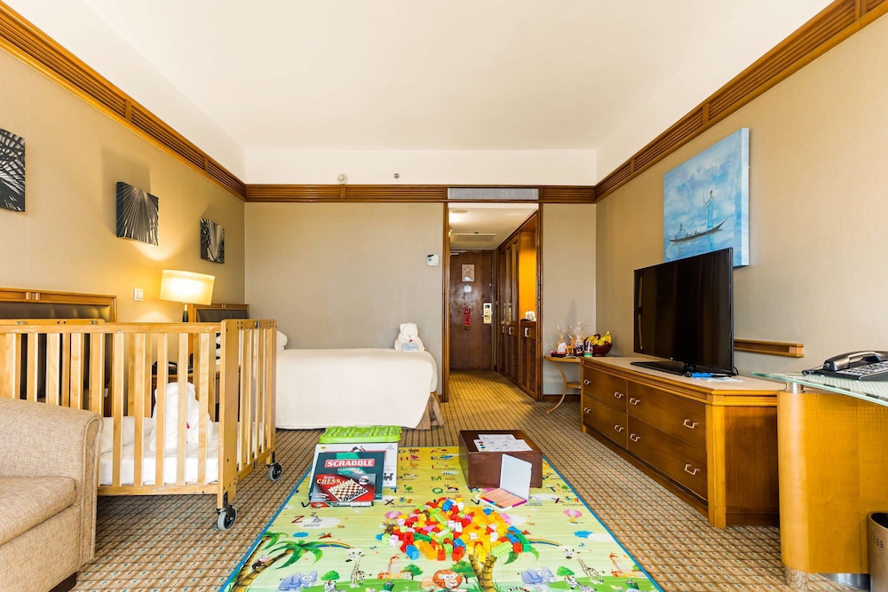 EXECUTIVE FAMILY ROOM - Photo 8