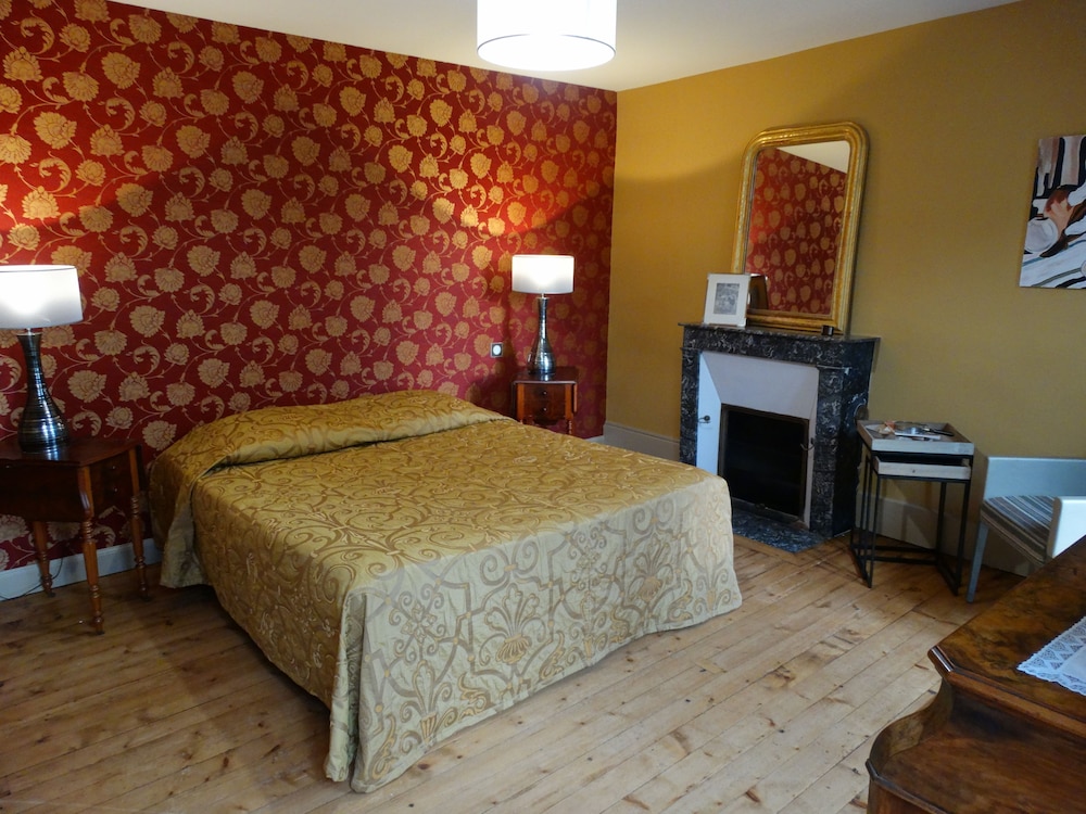 Suite (Mademoiselle Rolande) photo 1