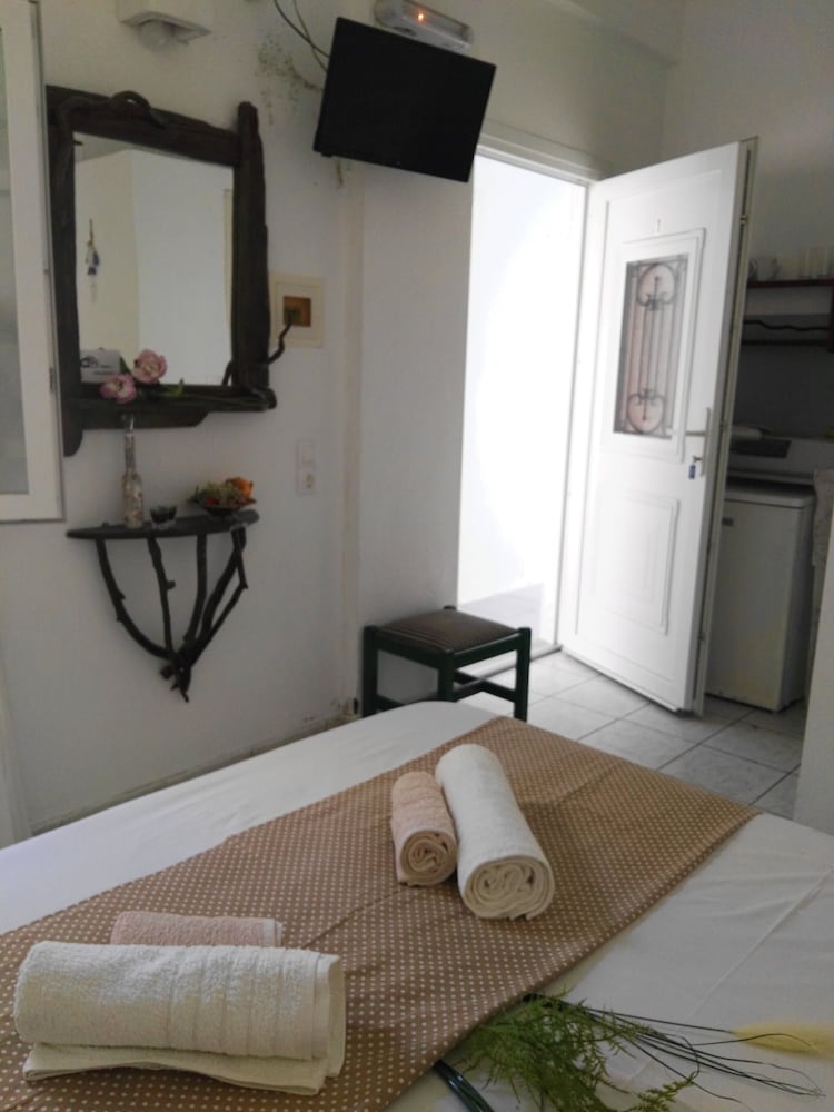 Economy Double Room (Lemonia) photo 3