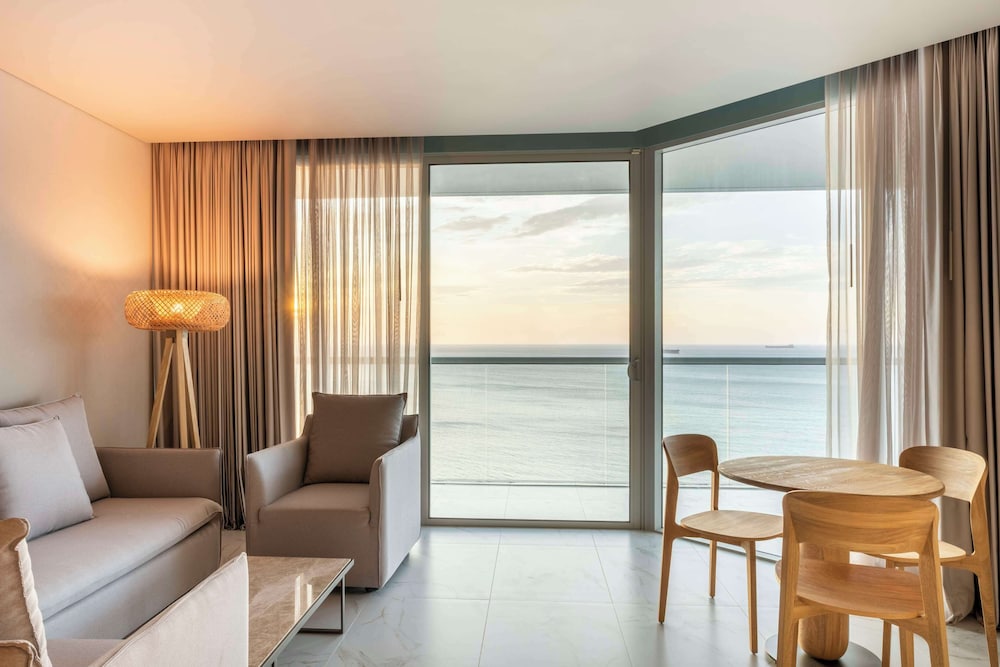 Suite, 1 King Bed, Ocean View photo 2