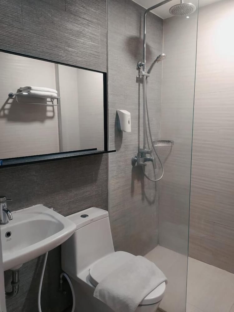 Deluxe Room Only photo 2