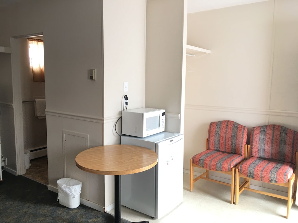 Economy Double Room, 2 Queen Beds photo 3