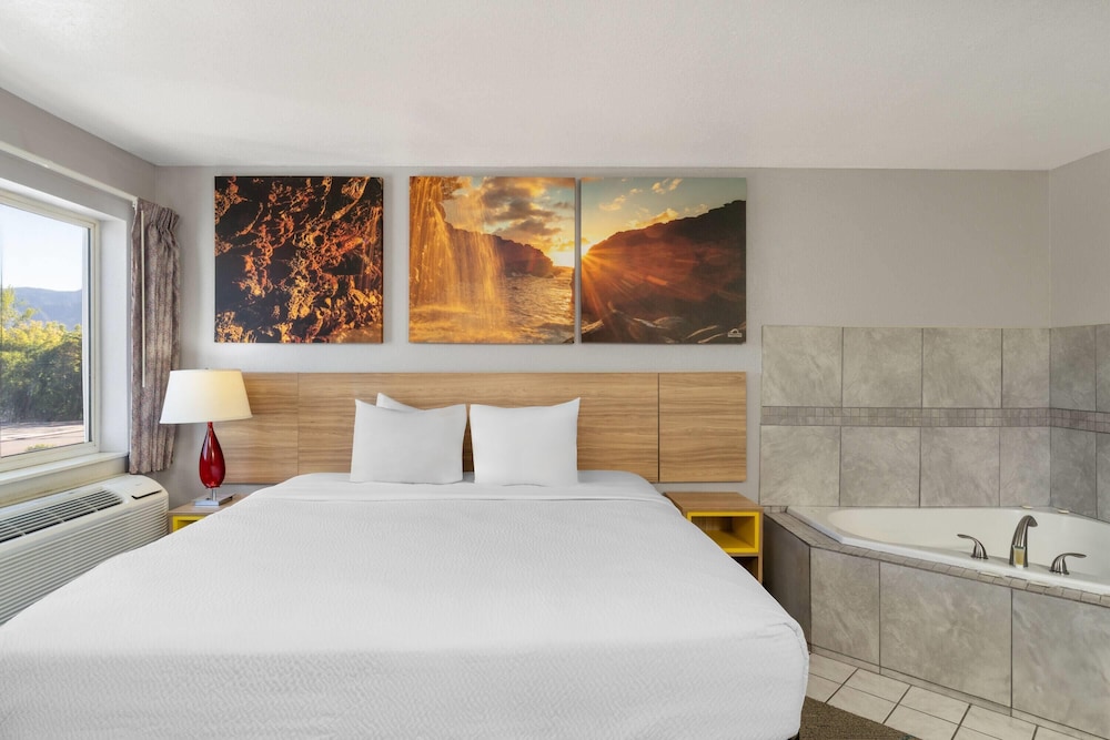Junior Suite, 1 King Bed with Sofa bed, Non Smoking - Photo 4